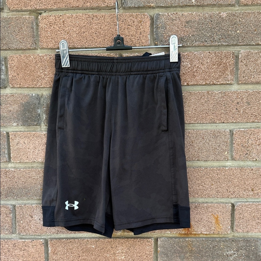 Under Armour Black Camouflage Print Boys' Athletic Shorts Boys Size Medium
